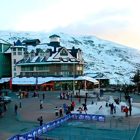 En La Zona Baja Rodeado De Bares Y Supermercados Con Garaje Incluido Sierra Nevada